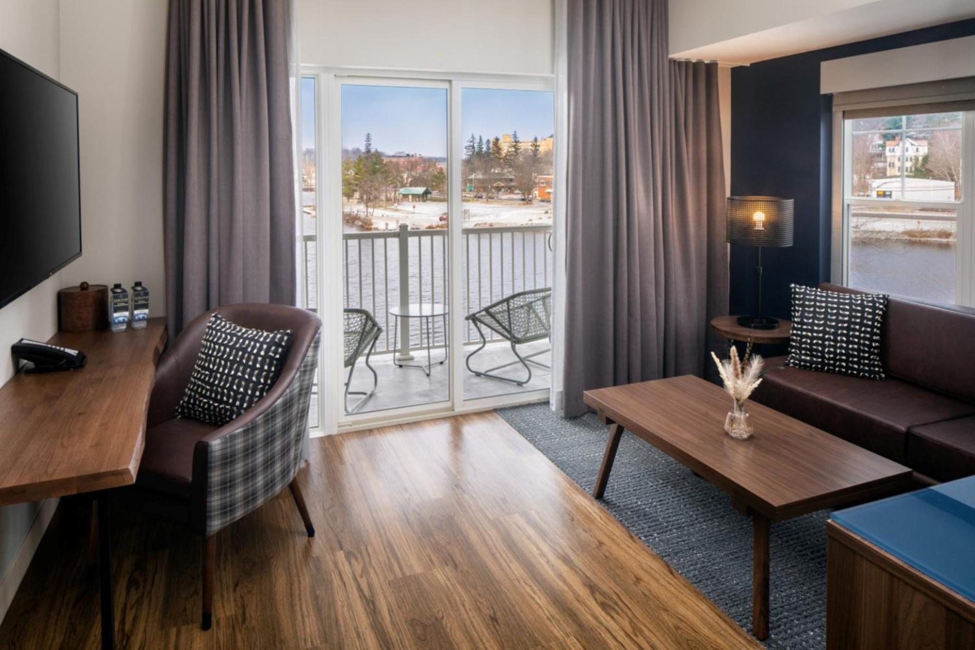 Voco Saranac Ny - Waterfront By Ihg